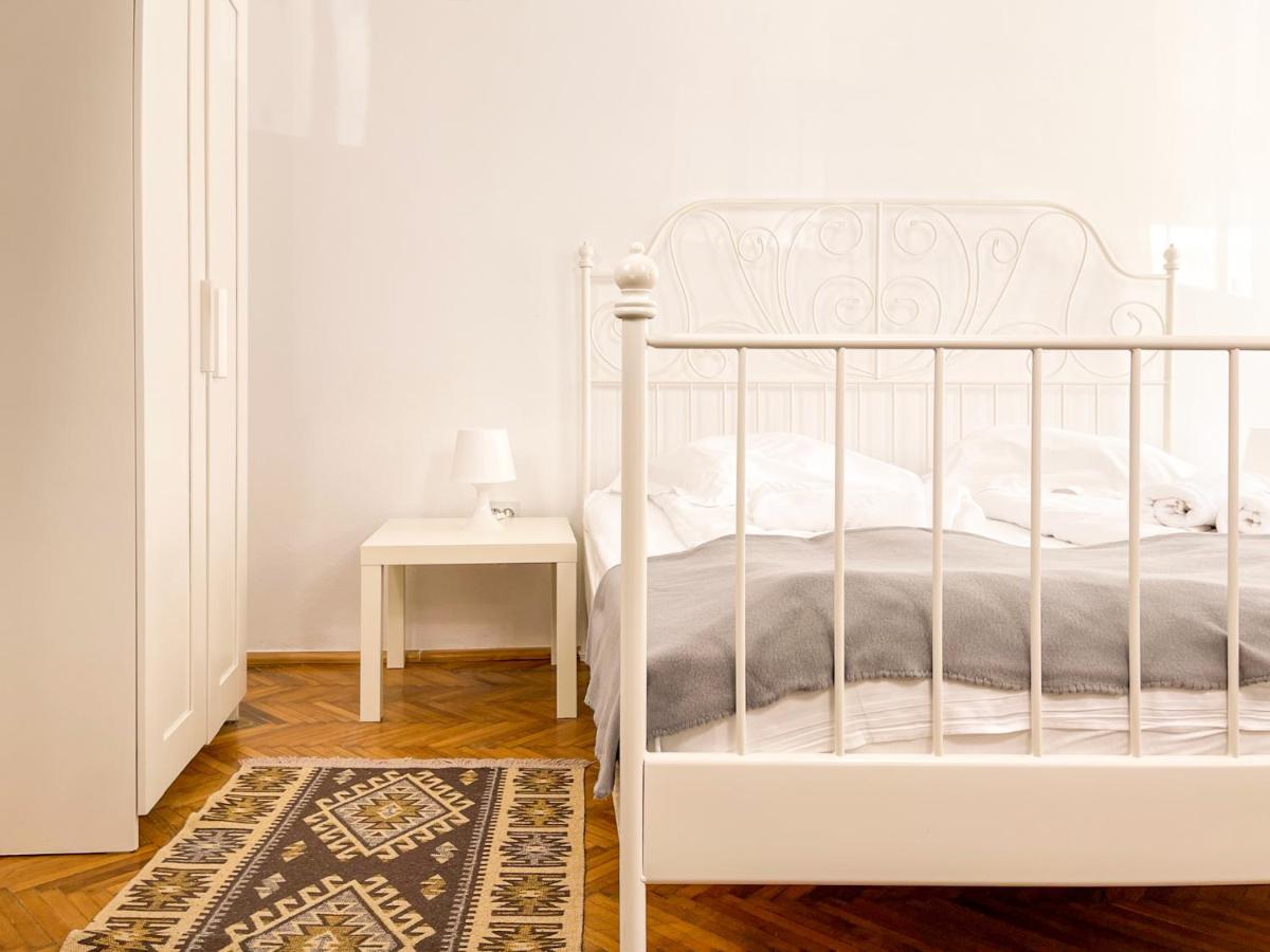 White Moon Apartment ブラショフ エクステリア 写真